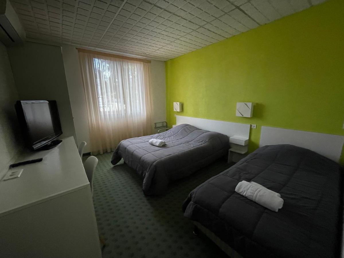 Hotel Les Chenes Sisteron Exteriör bild