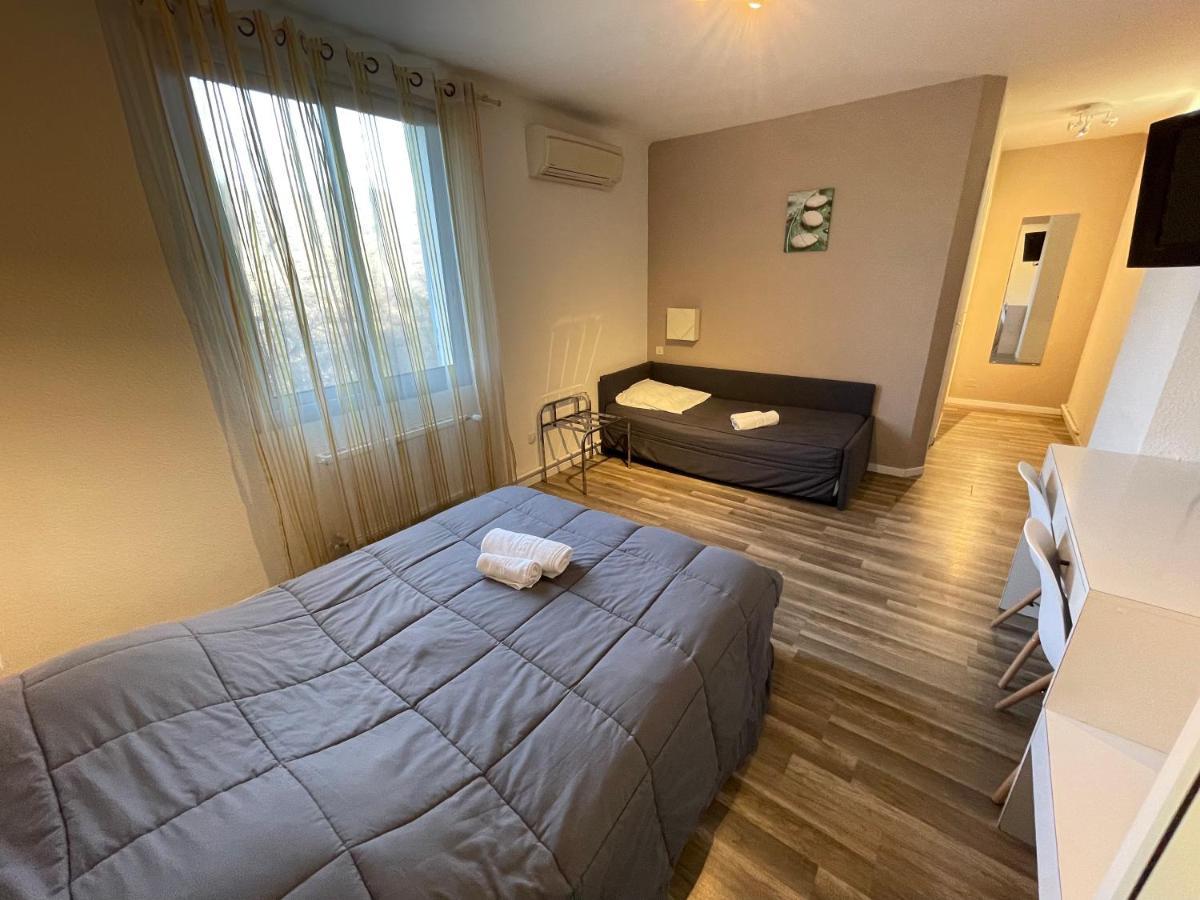 Hotel Les Chenes Sisteron Exteriör bild